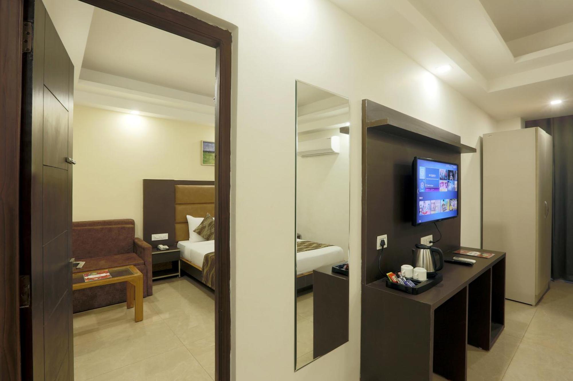 Hotel Deluxe Stay Inn - Near Delhi Airport New Delhi Exterior photo