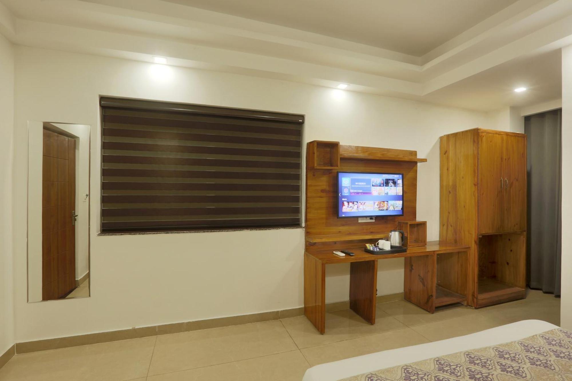 Hotel Deluxe Stay Inn - Near Delhi Airport New Delhi Exterior photo